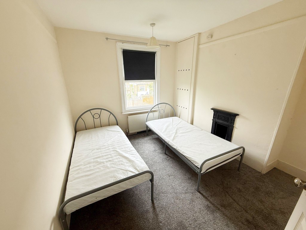 Lot: 118 - MID-TERRACE HOUSE FOR REFURBISHMENT - Bedroom